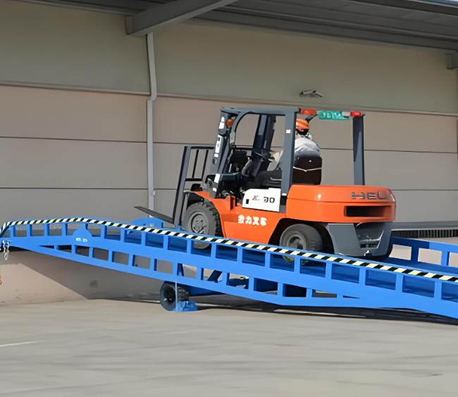 茄子河移动式卸货平台（叉车用）